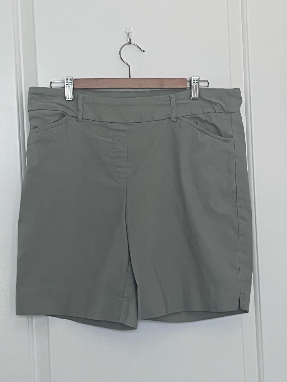 Hilary Radley Olive Gray Mid-Length Bermuda Shorts XL